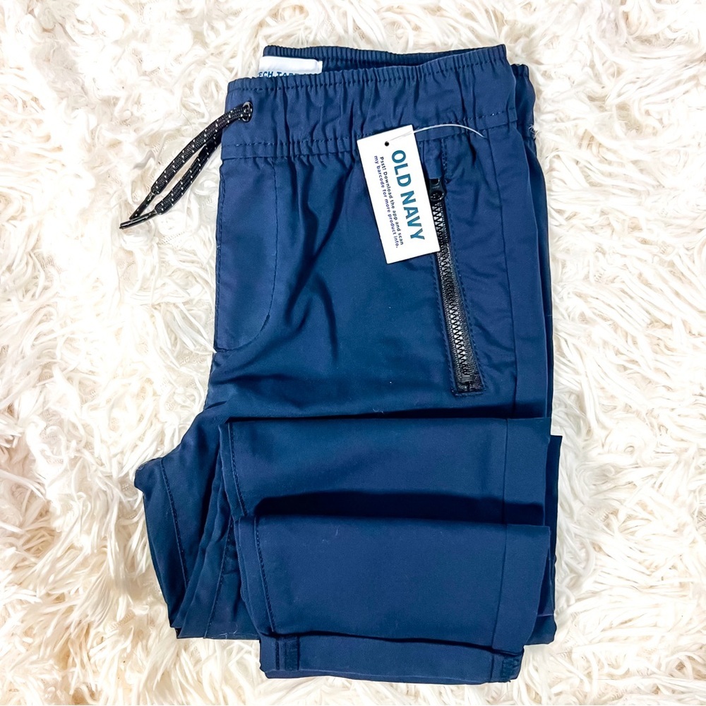 ❌SOLD❌ Old Navy Boys Built-In Flex Tapered Tech Cargo Pants, Size S (6-7) - Picture 1 of 10